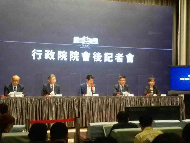 政院說明協助應屆畢業青年就業(張理國攝)