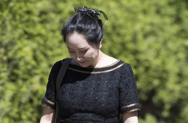 全球瞩目的华为孟晚舟案，加拿大法院宣布她的行为构成「双重犯罪」，代表本案可继续审理；法官指出，若法院採纳孟方的主张，将不利加国负担引渡诈欺与其他经济犯罪的责任。图为孟晚舟。（美联社）