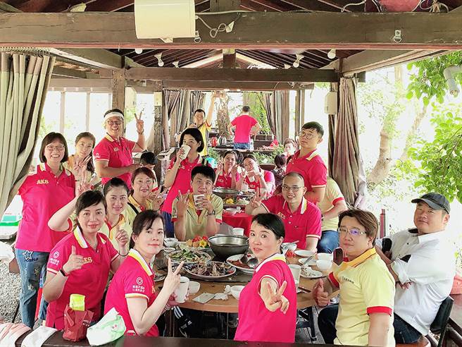 蔡武霖带领常胜军伙伴们转招永庆不动产，在品牌、系统和联卖的相乘作用下，业绩大幅成长130％。