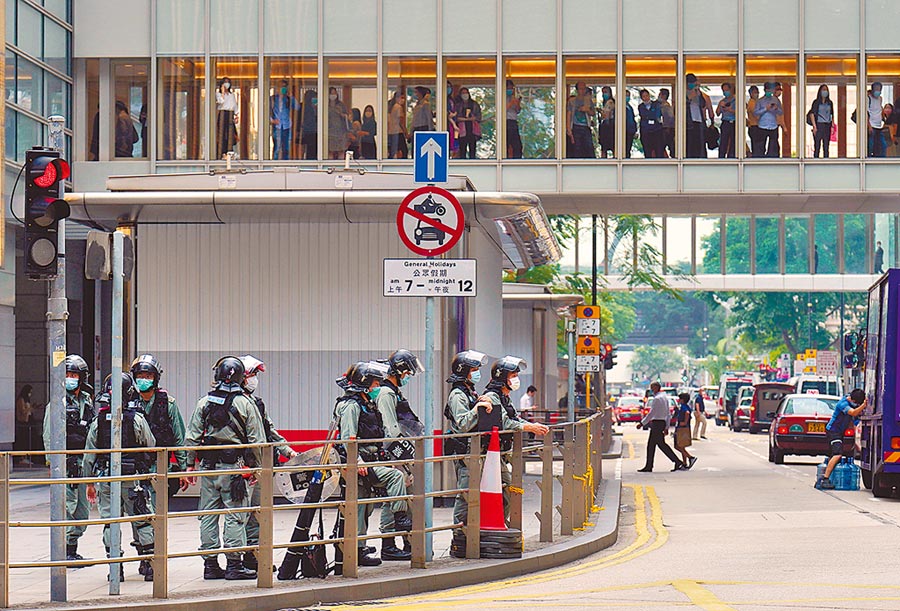 大陆学者认为，未来陆美在香港问题的竞斗，将会是场持久战。图为香港街头。（美联社）