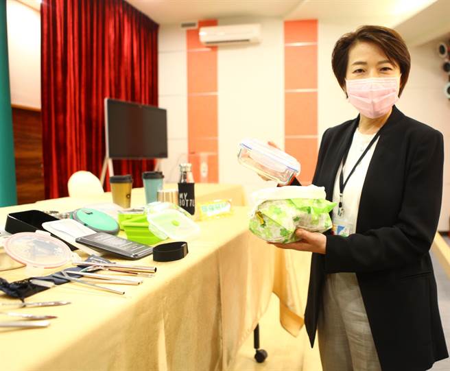 台北市政府與寧夏夜市合作，推出自備環保餐具享優惠活動。（張立勳攝）