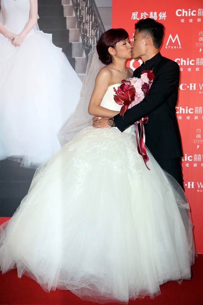 米可白2014年甜嫁「尾牙大王」謝銘杰。（圖／本報系資料照片）