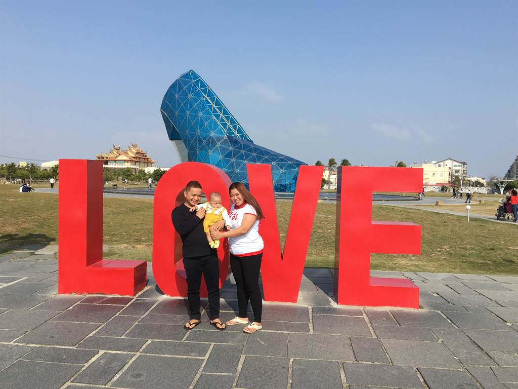印尼籍血癌寶寶Cinta的父母在印尼認識，倆人後來都來台灣工作，並結婚生下Cinta。（Cinta媽媽提供／馮惠宜台中傳真）