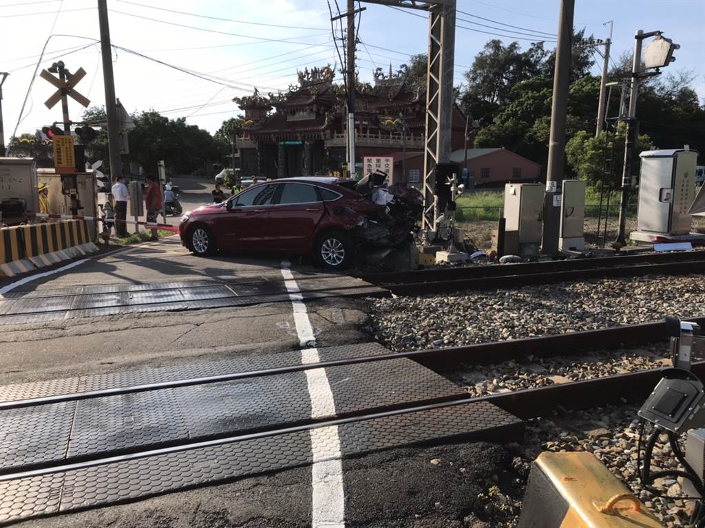 台鐵平交道事故竹南香山雙向列車延誤至19點 時事 中時新聞網