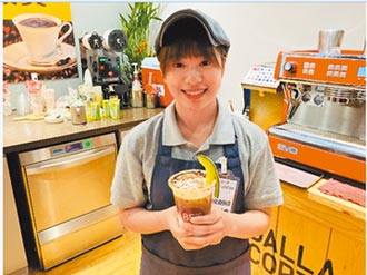 吳瑋婷拿下85℃第一屆咖啡師大賽冠軍
