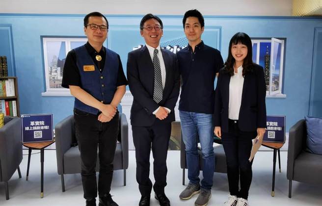 羅智強 (左起)、侯慶辰、蔣萬安及何嘉霖對談通姦除罪化。（《未來沙龍》提供）