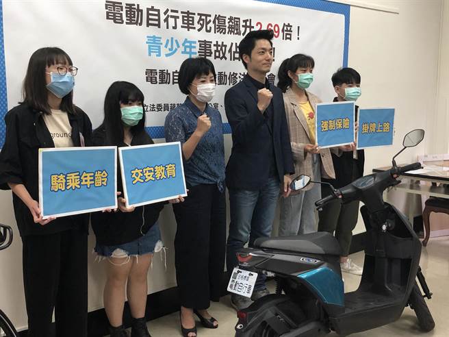 國民黨立委蔣萬安上午與靖娟兒童安全基金會共同舉行記者會。（趙婉淳攝）