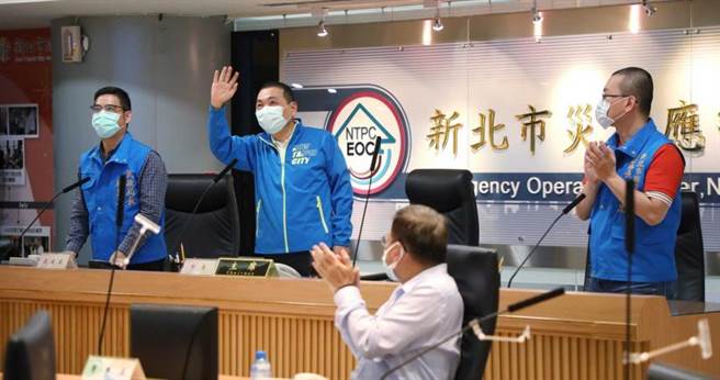 新北市長侯友宜宣布酒店、舞廳，六月八日有條件解封。（圖／新北市府）