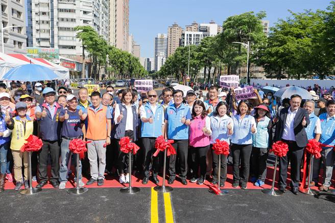 新莊一路、勝利路段提前通車，預計能有效疏通北高雄車潮。（袁庭堯攝）