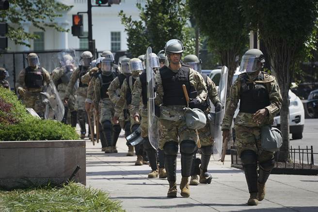 大批部队在华盛顿特区巡逻的画面。（达志图库/TGP）