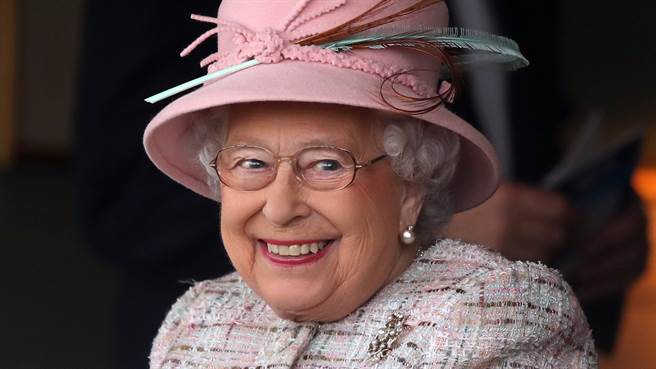 94岁英国女王隔离3个月首露面「骑马帅气英姿」网看傻眼（图／达志影像）