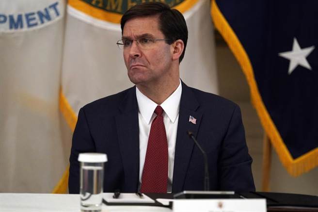 美国防长艾斯培（Mark Esper，见图）拒绝奉命出兵镇压大规模示威抗议，差点遭总统川普拔官。（美联社）