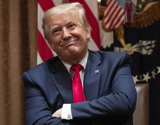 美国总统川普6月10日在白宫出席非裔美人圆桌会议的神情。（美联社）