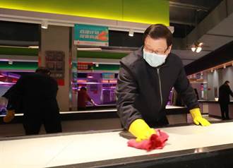 處理鮭魚砧板檢測到新冠病毒  北京連鎖超市連夜下架鮭魚