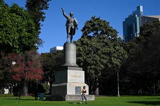 佛洛伊德事件擴散 澳洲庫克船長雕像被塗污 