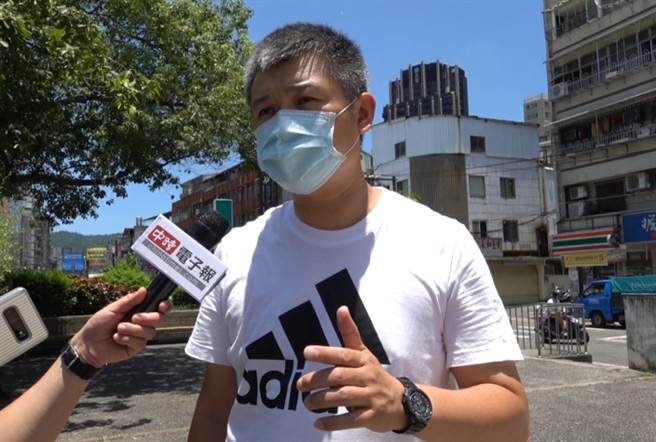 许智全里长认为，没有破坏哪来进步?(照片/游定刚 拍摄)