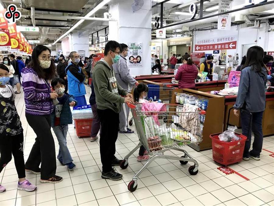 四大食品新制7月上路，其中6項過敏原擴增至11項，與民眾息息相關。圖為大賣場採購示意照。(圖／本報系資料照）