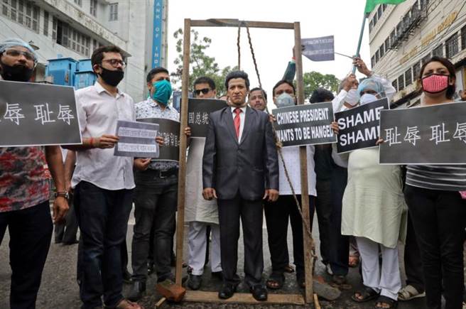 印度掀起一场全国性的抵制中国大陆运动，各种谣言也大量地在网上流窜。（图／路透）