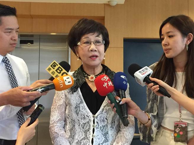 前副总统吕秀莲今日记者会前受访(吴家豪摄)
