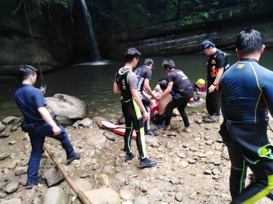 平溪望古瀑布浮潛男子找到了 警消尋獲已無呼吸心跳 社會 中時新聞網