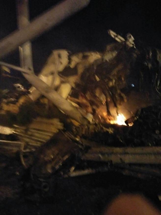 事故现场一片狼藉，蛋品掉落满地。（彰化县消防局提供／谢琼云彰化传真）