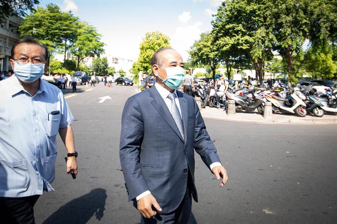 前立法院长王金平抵达灵堂致意。（袁庭尧摄）