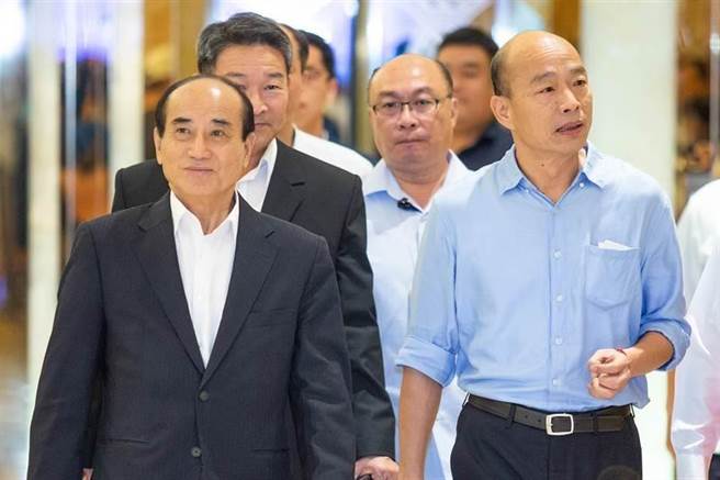 韩国瑜(右)、王金平(左)。（资料照／袁庭尧摄）