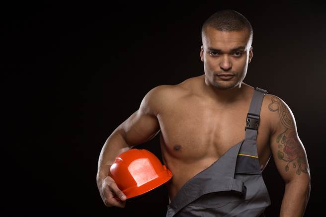 1名水电工头因缘际会下与客户女助理相识，见女助理身材姣好，热情在工作之余邀约外出，因日久生情进而到摩铁开房床战数回合。（示意图/达志影像/Shutterstock提供）
