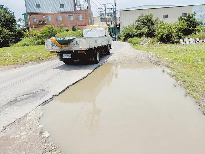 新北市府補佳園路坑洞先與地主協商 地方新聞 中國時報