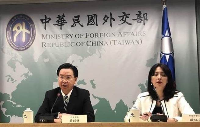 外交部長吳釗燮（左）今下午舉行索馬利蘭記者會。(圖/本報資料照)