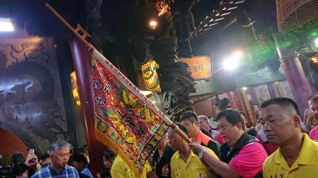 白沙屯媽祖進香，7月1日深夜11點20分放頭旗，為活動揭開序幕。（白沙屯媽祖婆網站提供／巫靜婷苗栗傳真）
