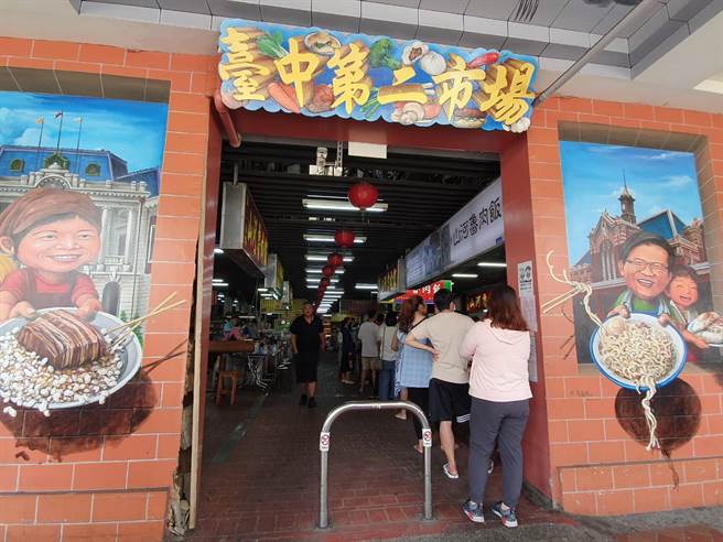 具有百年歷史的台中第二市场，匯集不少传统美食摊贩。(照片/游定刚 拍摄)
