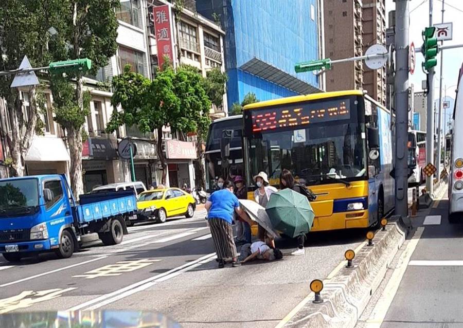 公車開過行人穿越道直撞婦人86歲婦人送醫不治 社會 中時