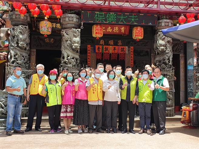 蔡英文總統今（3日）上午10時許前往新北市深坑老街視察。（葉書宏攝）