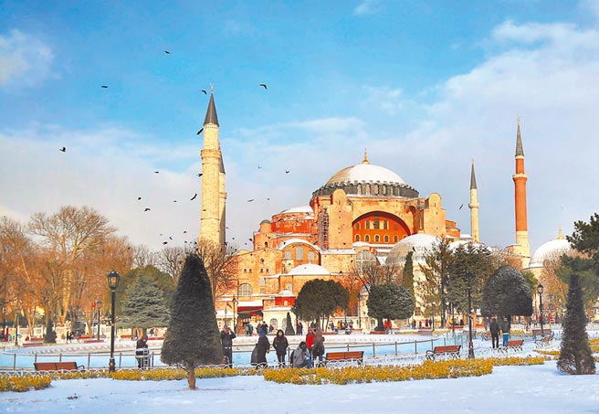 土耳其第一大城伊斯坦堡的著名地標聖索菲亞大教堂（Hagia Sophia），是世界五大圓頂教堂之一。（美聯社）