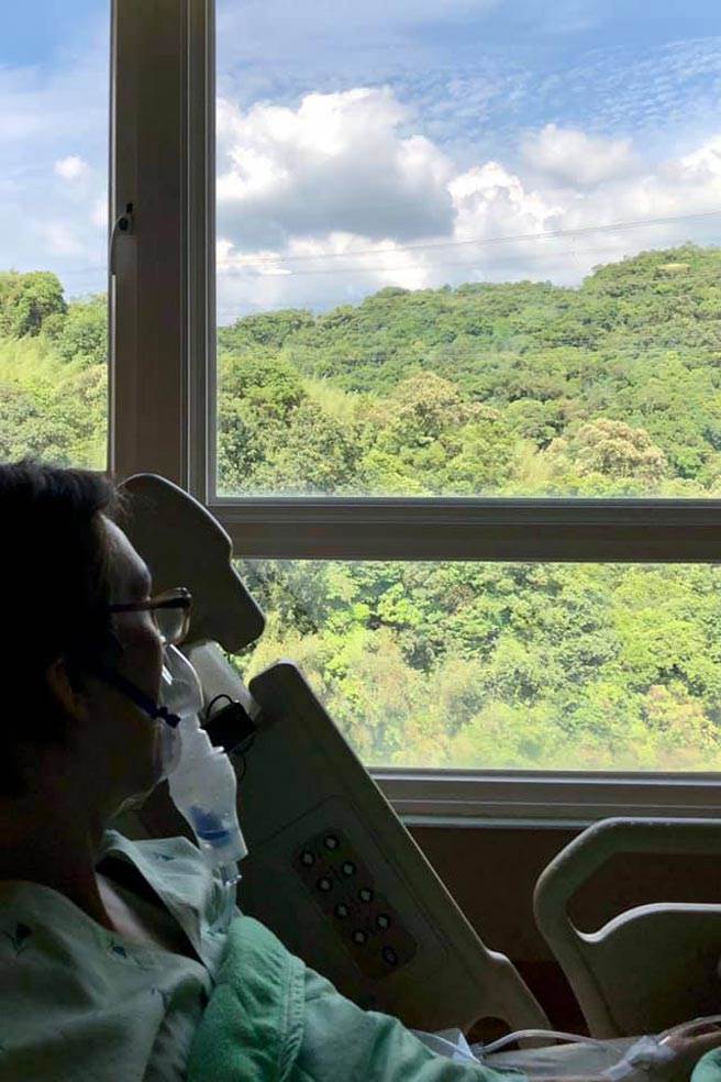 林志炫生日前一天突po文，曝光身體出狀況，竟戴著氧氣罩還住院。(取材自林志炫臉書)