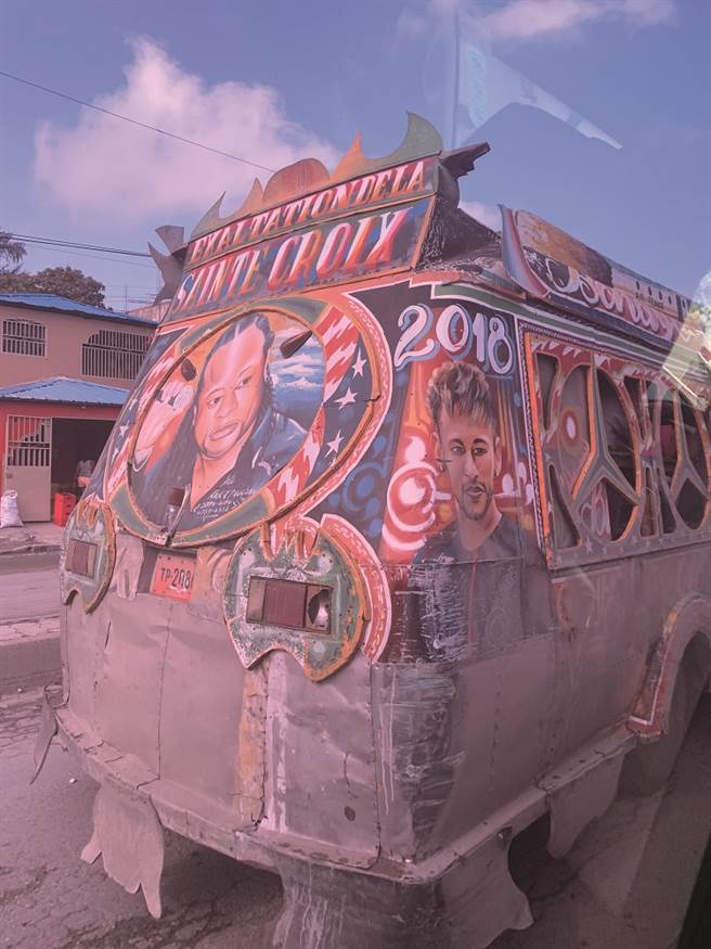 花枝招展的Tap Tap，搭一次只要两块台币。/四块玉文创出版