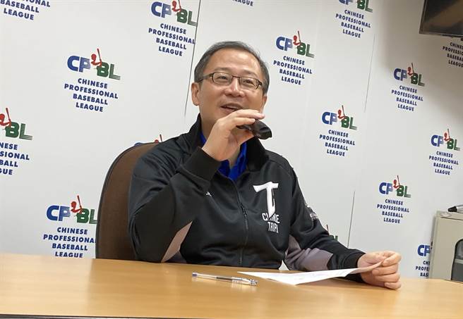 中职球员工会理事长赵子维表示工会没有管道能与联盟、球团沟通，图为中职会长吴志扬。（资料照／邓心瑜摄）