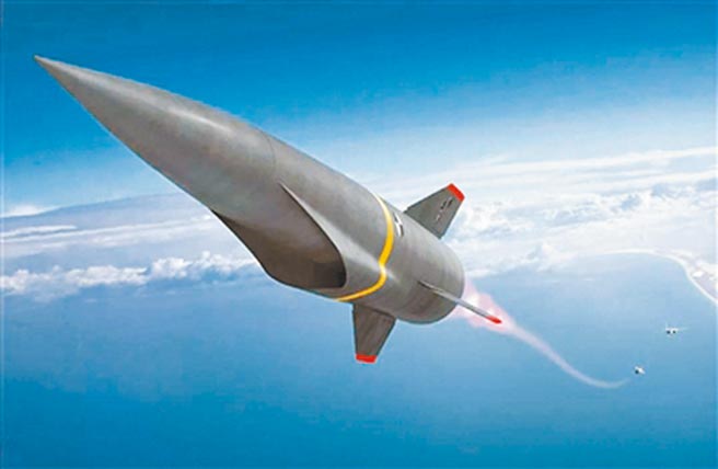 日本去年底曝光正在研製的「高速滑空彈」飛行器，採用與俄羅斯「先鋒」飛彈（見圖）類似的助推滑翔飛行模式。（取自《解放軍報》）