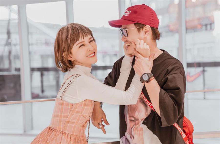 挺過乳癌為愛而活的崔咪（照片/擷取崔咪粉專）