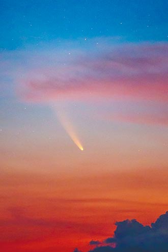23年來最亮新彗星 相機拍得到