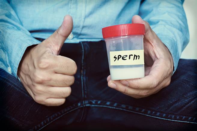 1名男网友在PTT板上发问，女伴在床战后总爱测量自己这次几CC是正常的吗？（示意图/达志影像/Shutterstock提供）