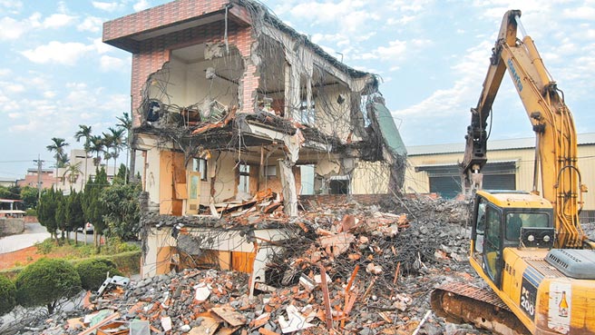 大坴房仲杀害客户水泥封尸藏墙壁，20年后拆违建挖出白骨真相曝光。（示意图／中时资料照）