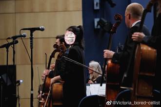 女神音樂生急尋300年古董大提琴 網竟歪樓：她好美！