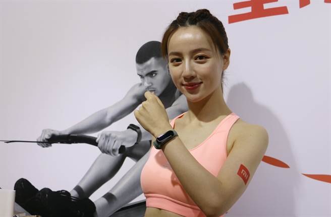 2020小米台湾夏季新品发布会会中，小米发表小米手环5。（黄慧雯摄）