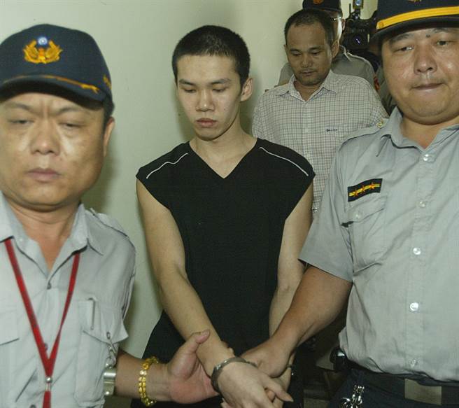 案发当时陈金火联合徒弟广德强将女保险员以童军绳先勒晕，随后将其带到厕所内强暴，事后以美工刀割喉杀害。(中时资料库)