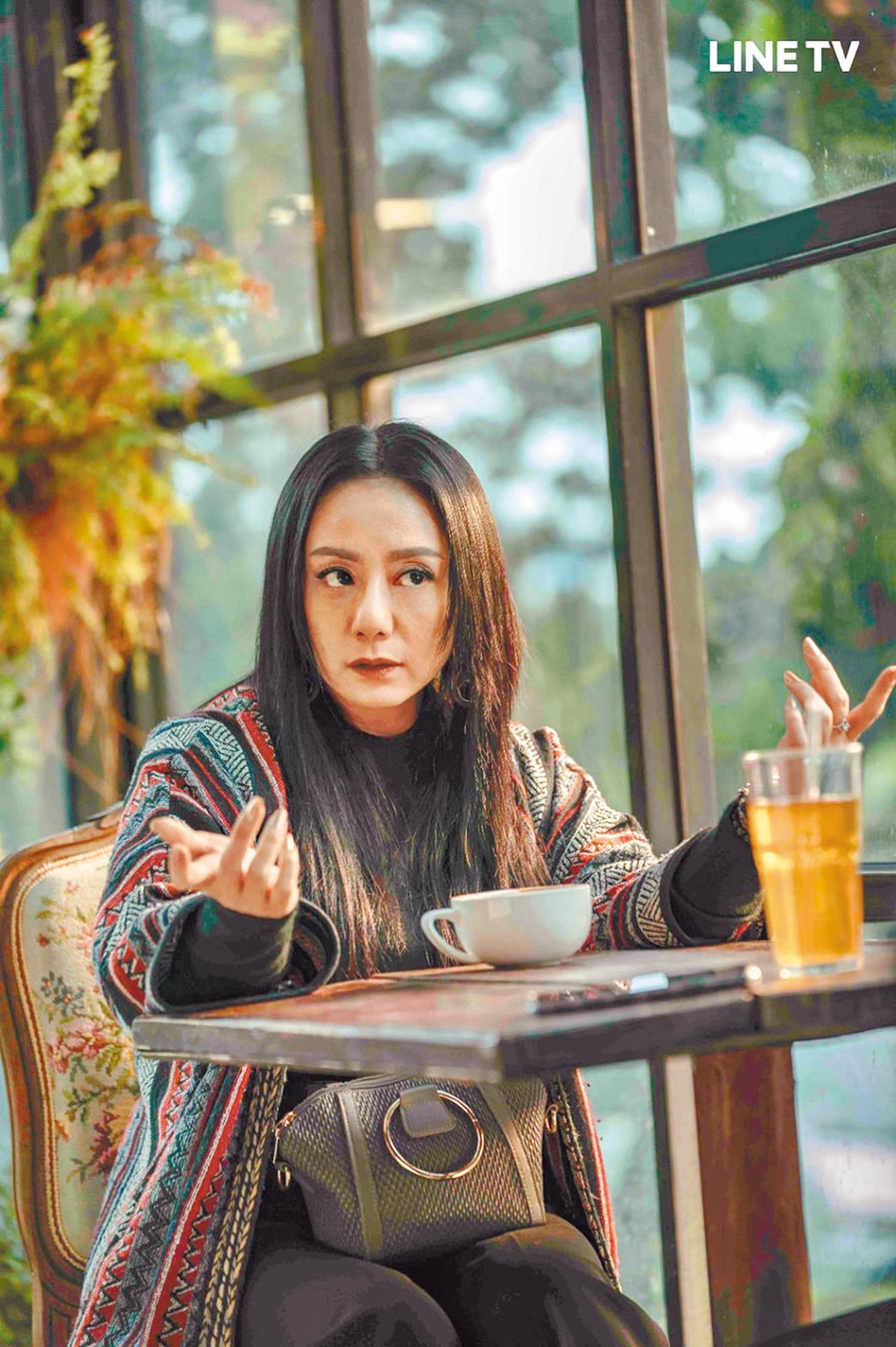 高慧君在《黑喵知情》飾演寵物溝通大師。（LINE TV提供）