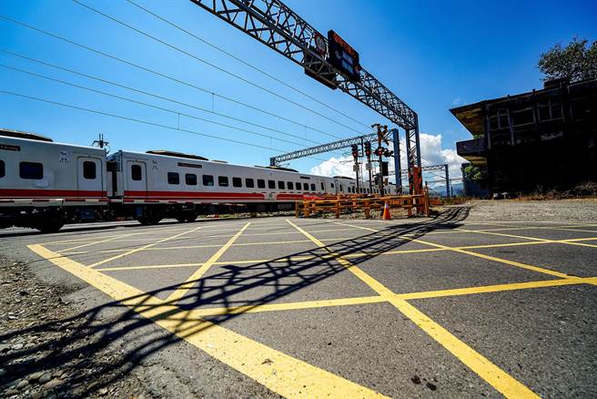 平交道違規遭重罰綠營議員批中央搶錢 寶島 中時