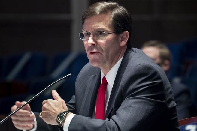 美国国防部长艾斯培计划年前访问北京，商讨两国就南海问题建立危机沟通机制。（图／美联社）