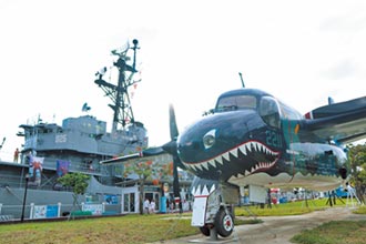 鯊魚機退役駐台南 軍事迷來朝聖